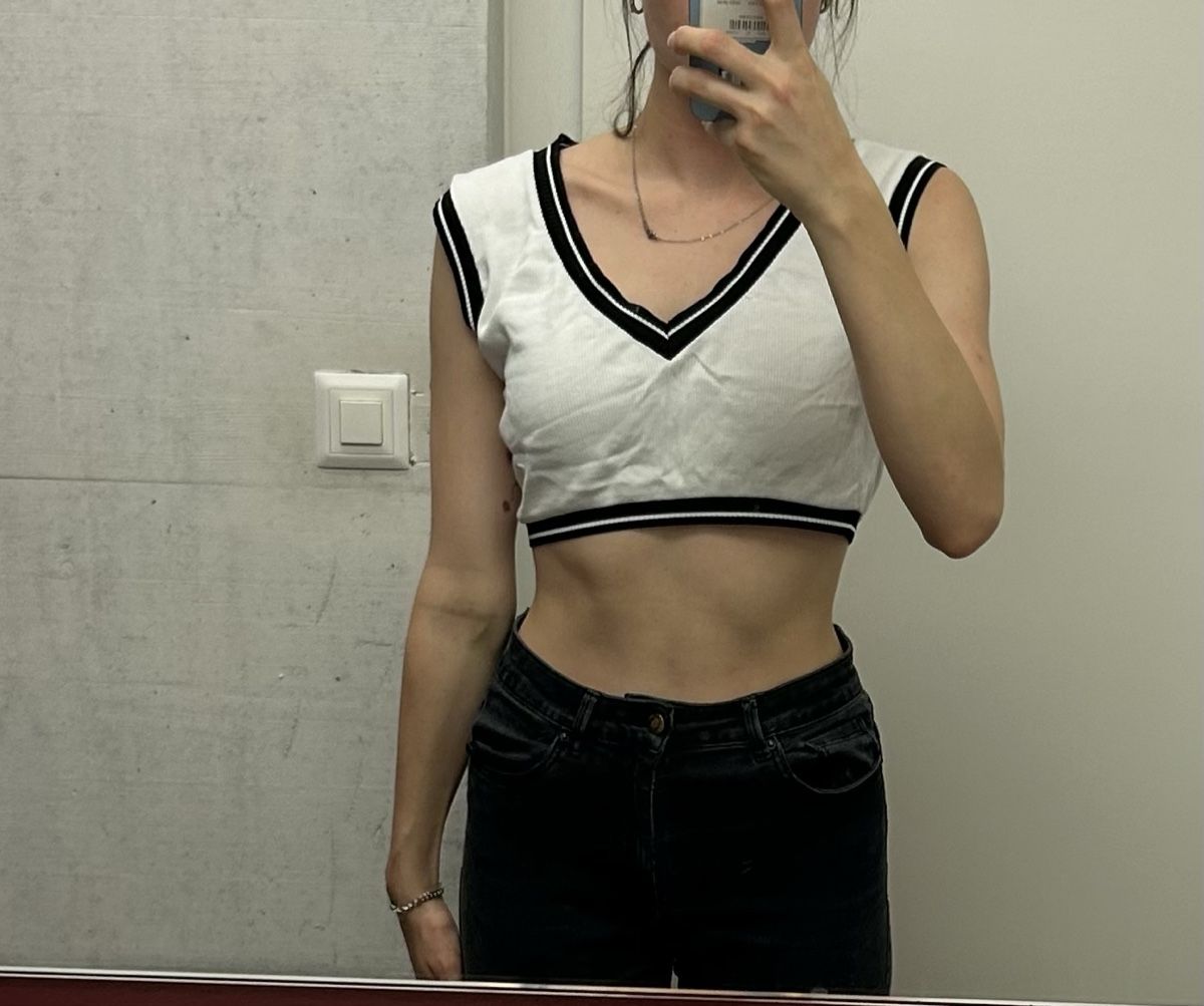 Bershka Tops: Elegantes Croptop Gr. L – Gebraucht aus Aarau von megandris