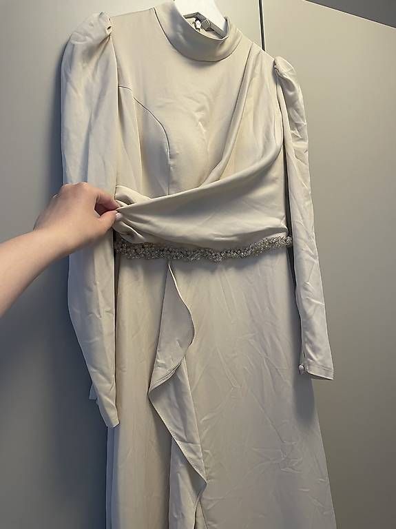 Kleider: Abendkleid bodenlang Beige – Gebraucht aus Lenzburg von lejlaimamovic 1