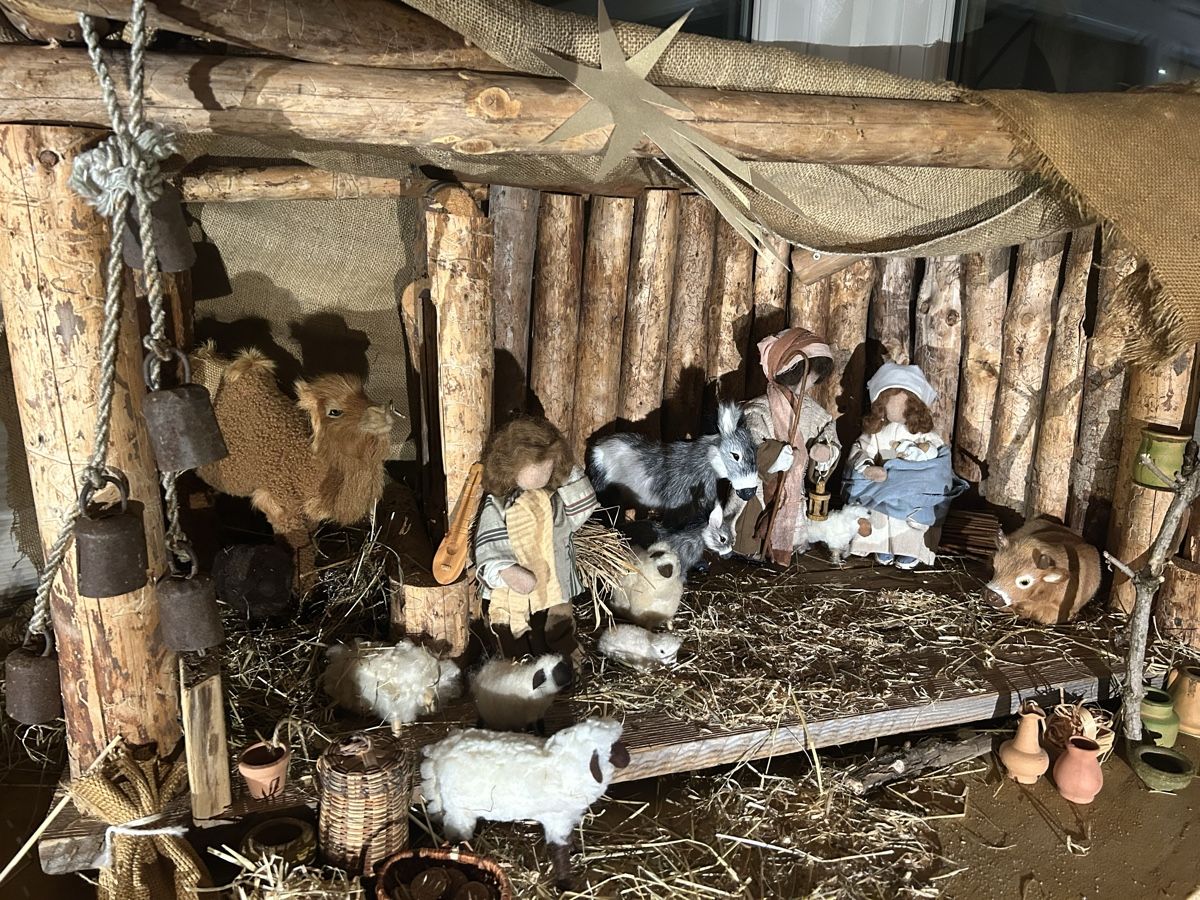 Tutte le decorazioni: Krippe mit sehr vielen Figuren – Usato da Niederhasli venduto da betscharten 9