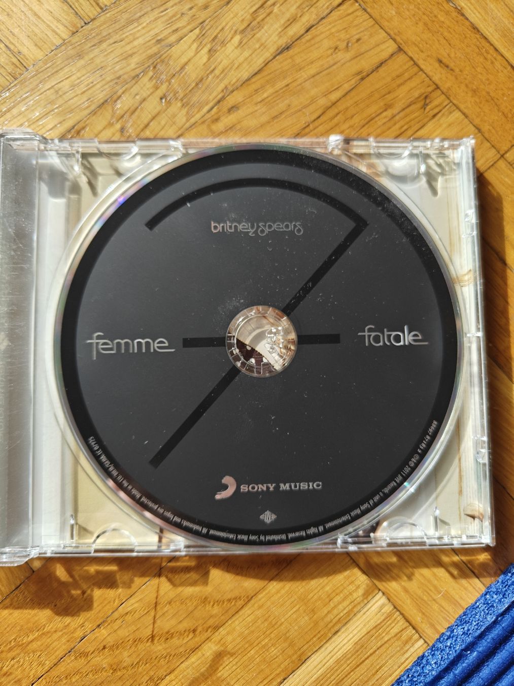CD: CD Britney Spears - Femme Fatale – Usato da Carouge GE venduto da Andelie 2