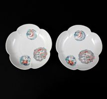 Paar japanische Porzellan Schalen im Kakiemon-Stil