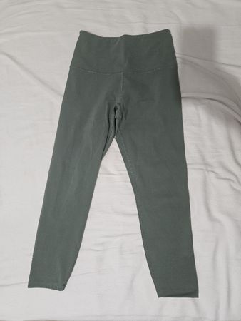 Leggings 3/4, Grösse S, Olive Farbe, Top Zustand!