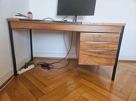 Bureau vintage avec tiroirs