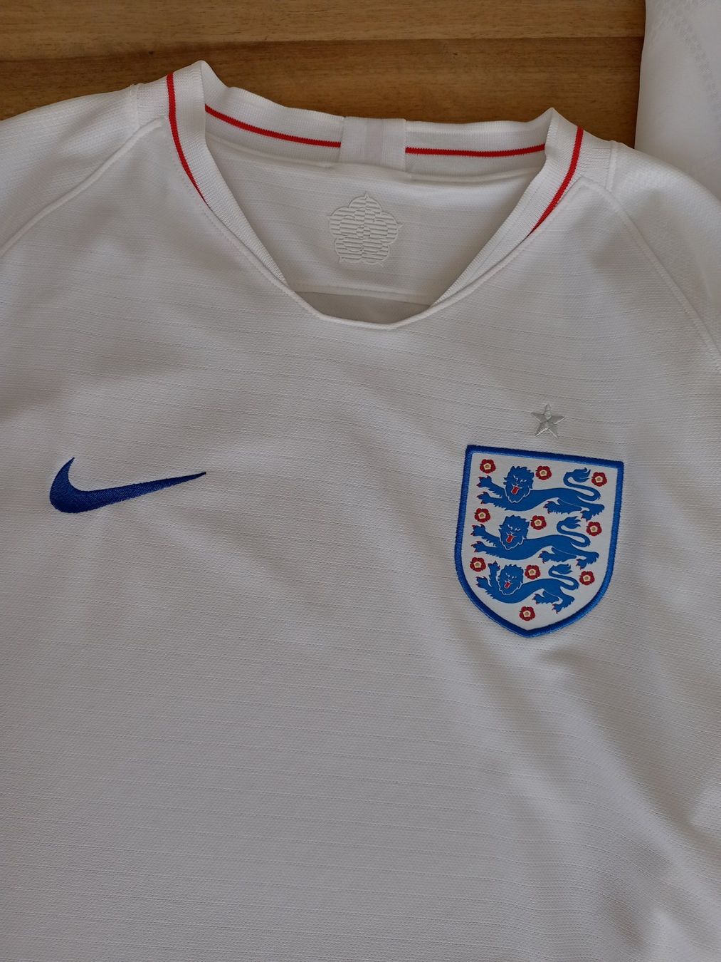 Nike Canottiere & Pantaloni: Fussball Trikot England 2018 – Nuovo (secondo la descrizione) da Rapperswil SG venduto da WATCHTIMEBOX 1