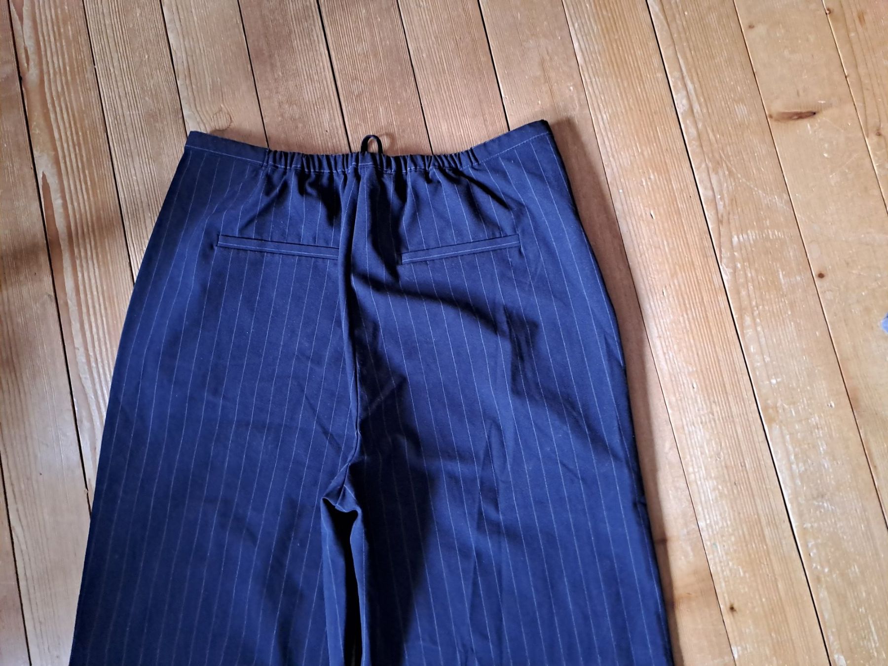 Mango Pantaloni: Nadelstreifenhose Mango Gr.M navy – Usato da Engelberg venduto da ollinseaotter 5