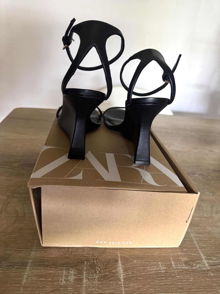 Zara Scarpe da donna: Sandale à talon noir taille 42 neuve – Nuovo e nell'imballaggio originale da Genève venduto da leapedroli 2