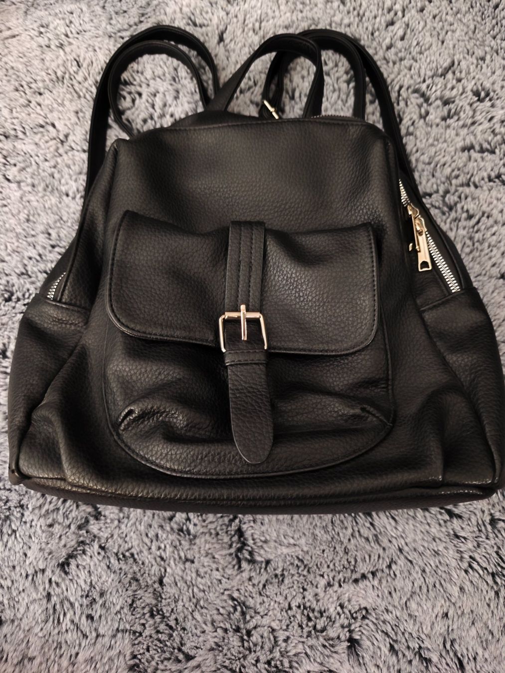 Zaini: Kleiner schwarzer Damen Rucksack No Name – Usato da Uster venduto da zebralino