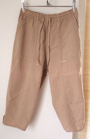 Neuwertige Beige Damen Sommerhose 3/4. Gr. M.