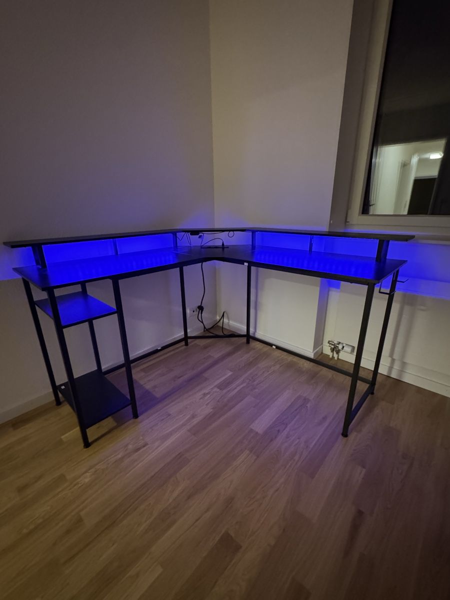 Bureaux: Gaming Tisch mit LED – D'occasion à Rotkreuz par La44s 1