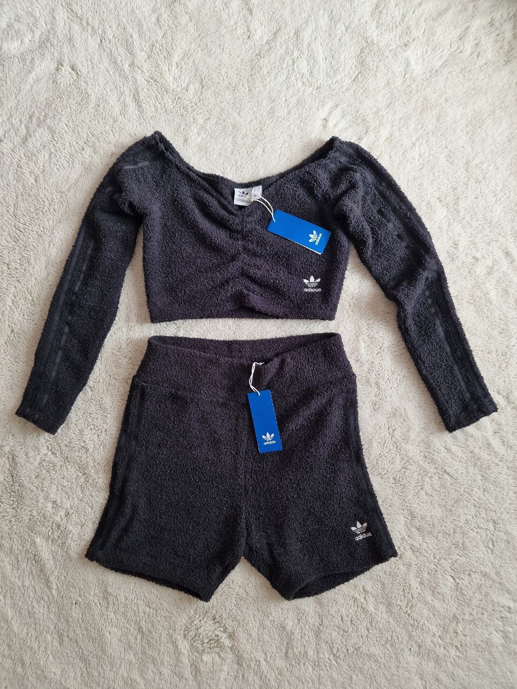 Adidas Lots de vêtements: Ensemble Adidas neuf  – Neuf avec emballage d'origine à Yverdon-les-Bains par Ed9lude