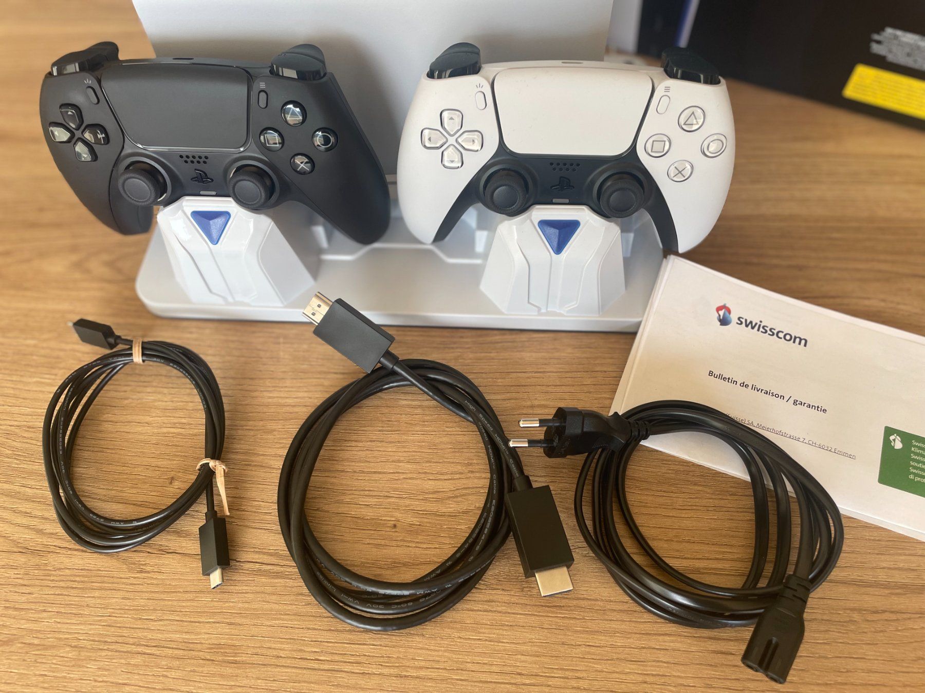 Sony Console: PS5 Pro comme neuve sous garantie – Nuovo (secondo la descrizione) da Martigny venduto da Nakychan 1
