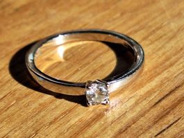 Verlobungsring Weissgold 18K (punziert 750) Diamant 0.15ct.