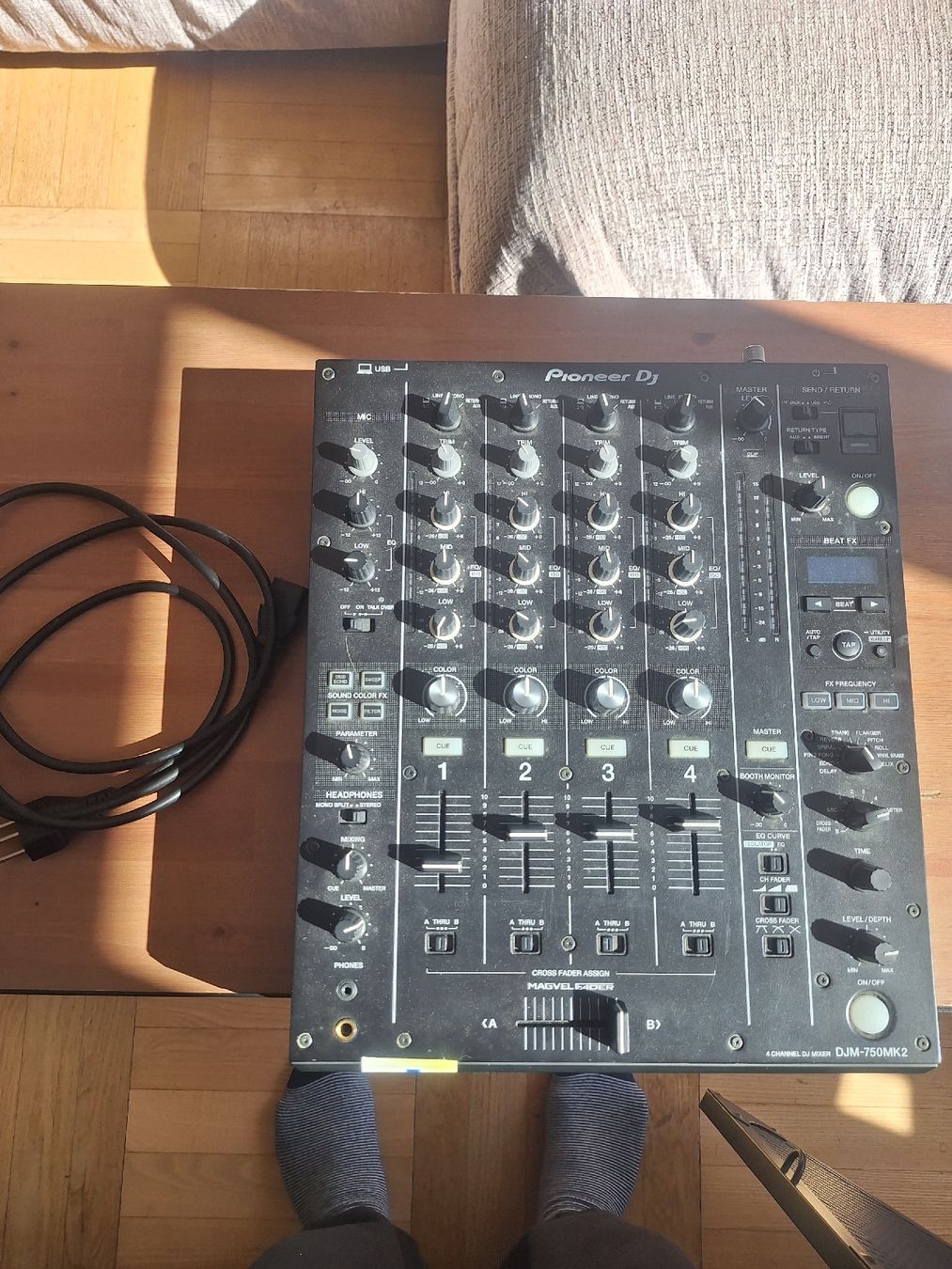 Pioneer Console di mixaggio: pionner DJM 750 MK2 – Usato da Genève venduto da BARNA1899