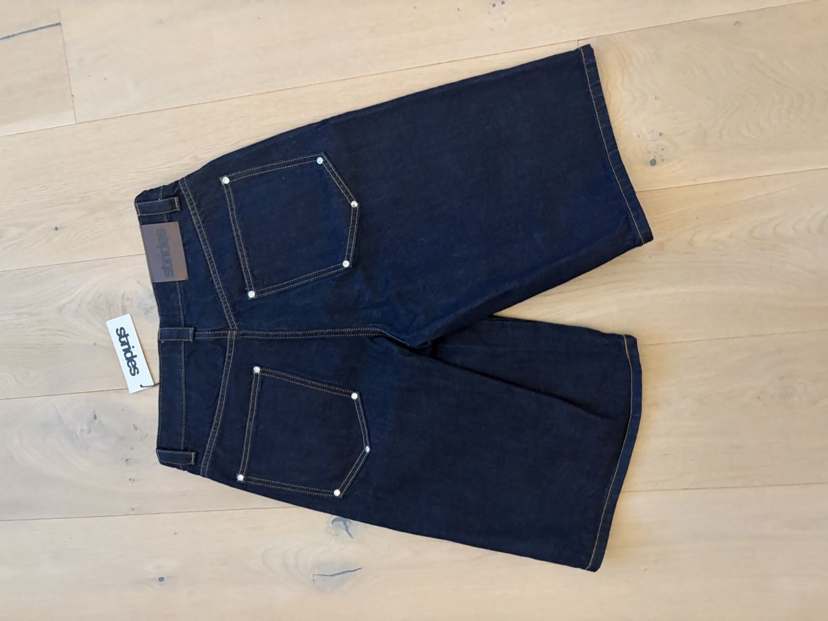 Jeans: Strides Denim Shorts - New with Tags, Size 30 – Nuovo e nell'imballaggio originale da Wollerau venduto da san_957f 1