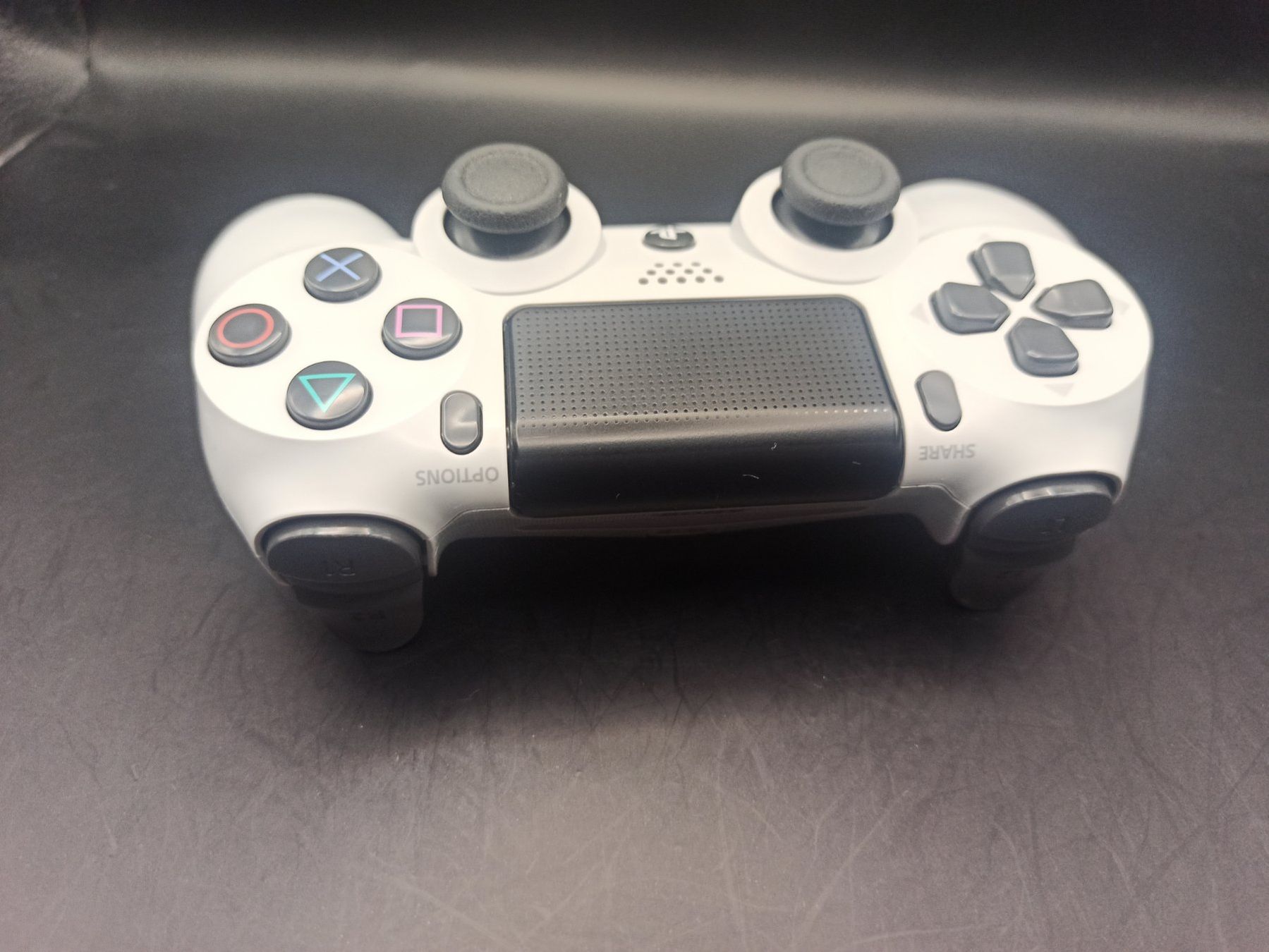 Manettes: Original Controller Sony PS4 Wireless DualShock 4 V2 WEISS – D'occasion à Oberweningen par mar_87mx 2