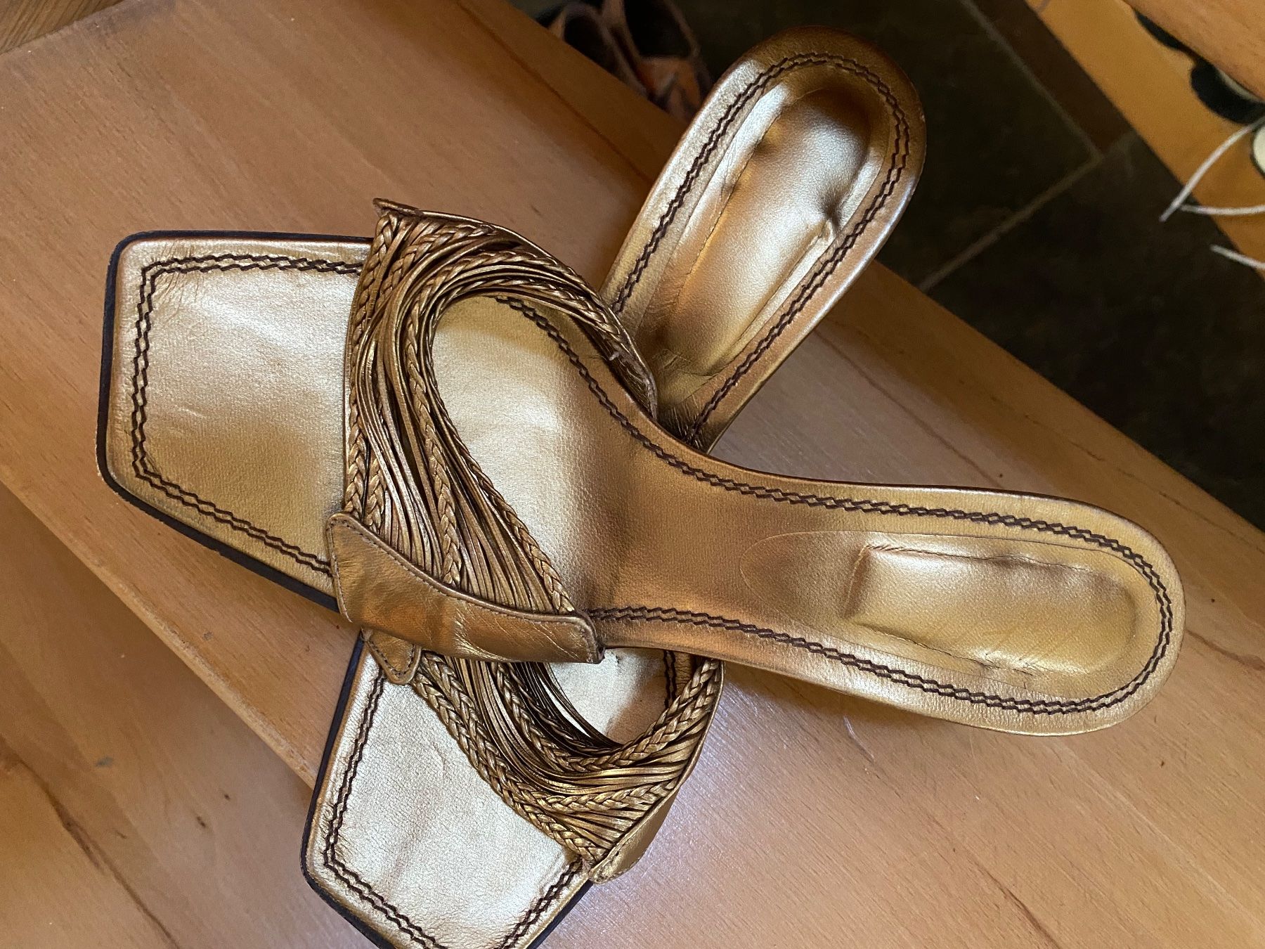 Damenschuhe: Damen Sandale Leder Goldfarbig 39 – Gebraucht aus Russikon von Honolulu-2019