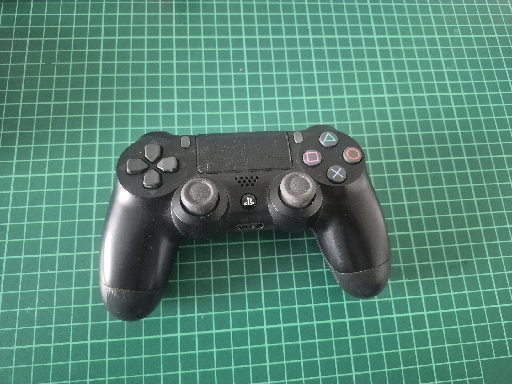 Sony Controller: Sony PlayStation 4 Controller schwarz gebraucht – Usato da Meyrin venduto da Retro-GZ