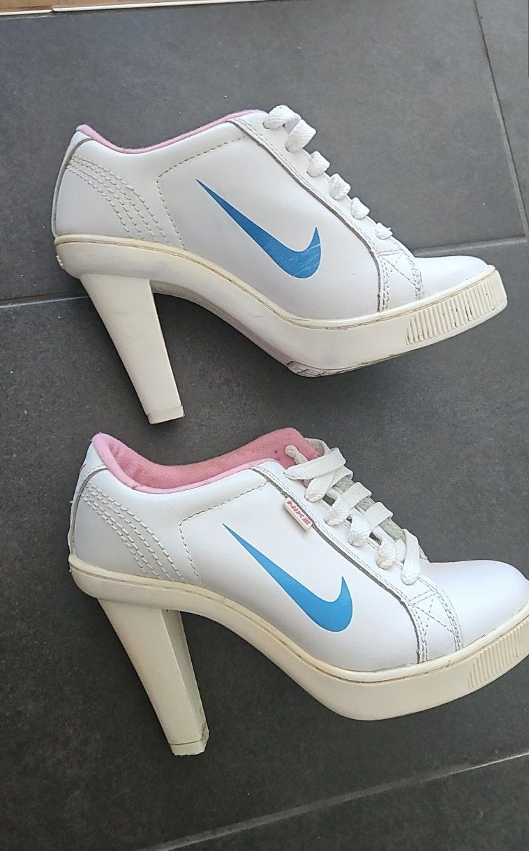 Scarpe da donna: Nike Heels rosa blau – Usato da Suhr venduto da jes_rtc9