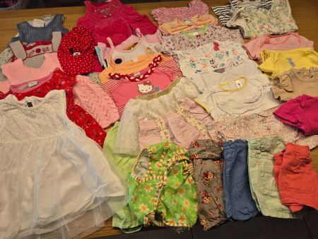 Kleider Paket Mädchen 1, 33 Teile, Sommer, Grösse 80