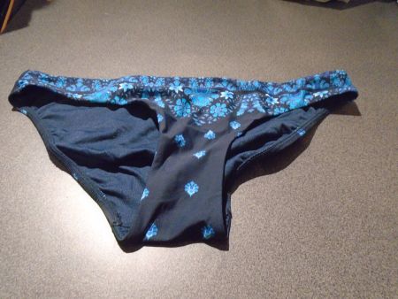 Bikini-Unterteil ca. Grösse M, blau/Blumenmuster
