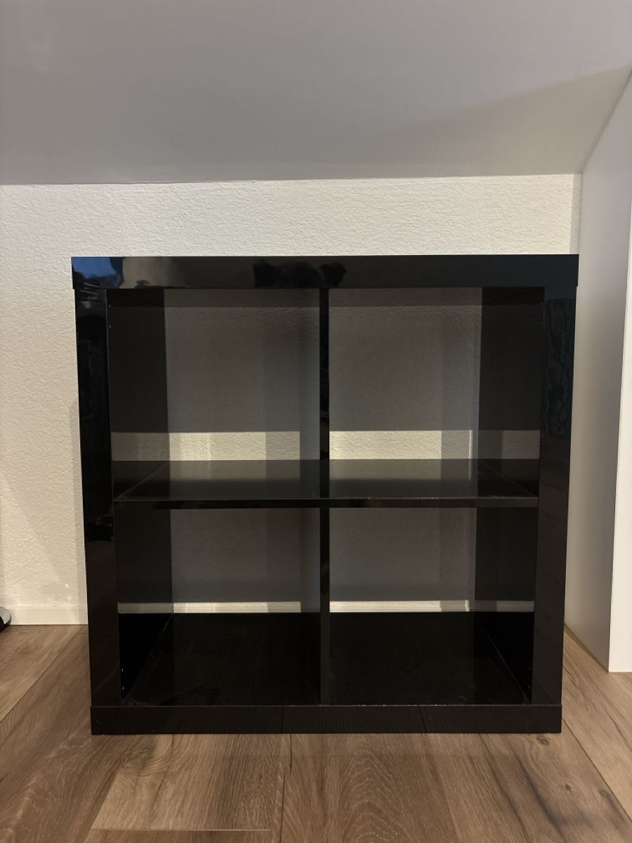 Étagères: Ikea - Regal schwarz lackiert 4 Fächer gebraucht – D'occasion à Remetschwil par simen01