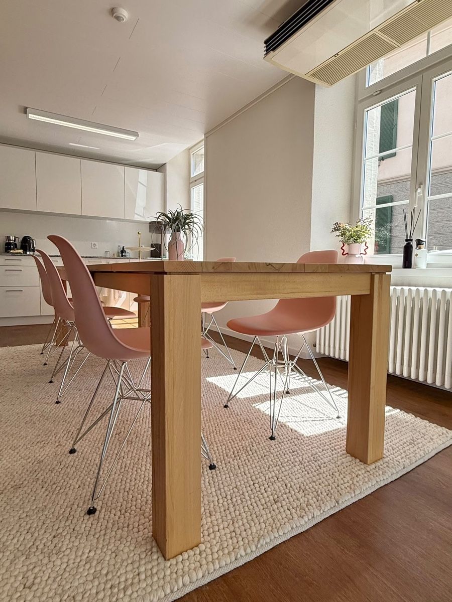 Vitra Stühle: Vitra Eames Plastic Side Chairs  (DSR  Eiffelgestell) – Neu (gemäss Beschreibung) aus Siggenthal Station von DynamicLight 6