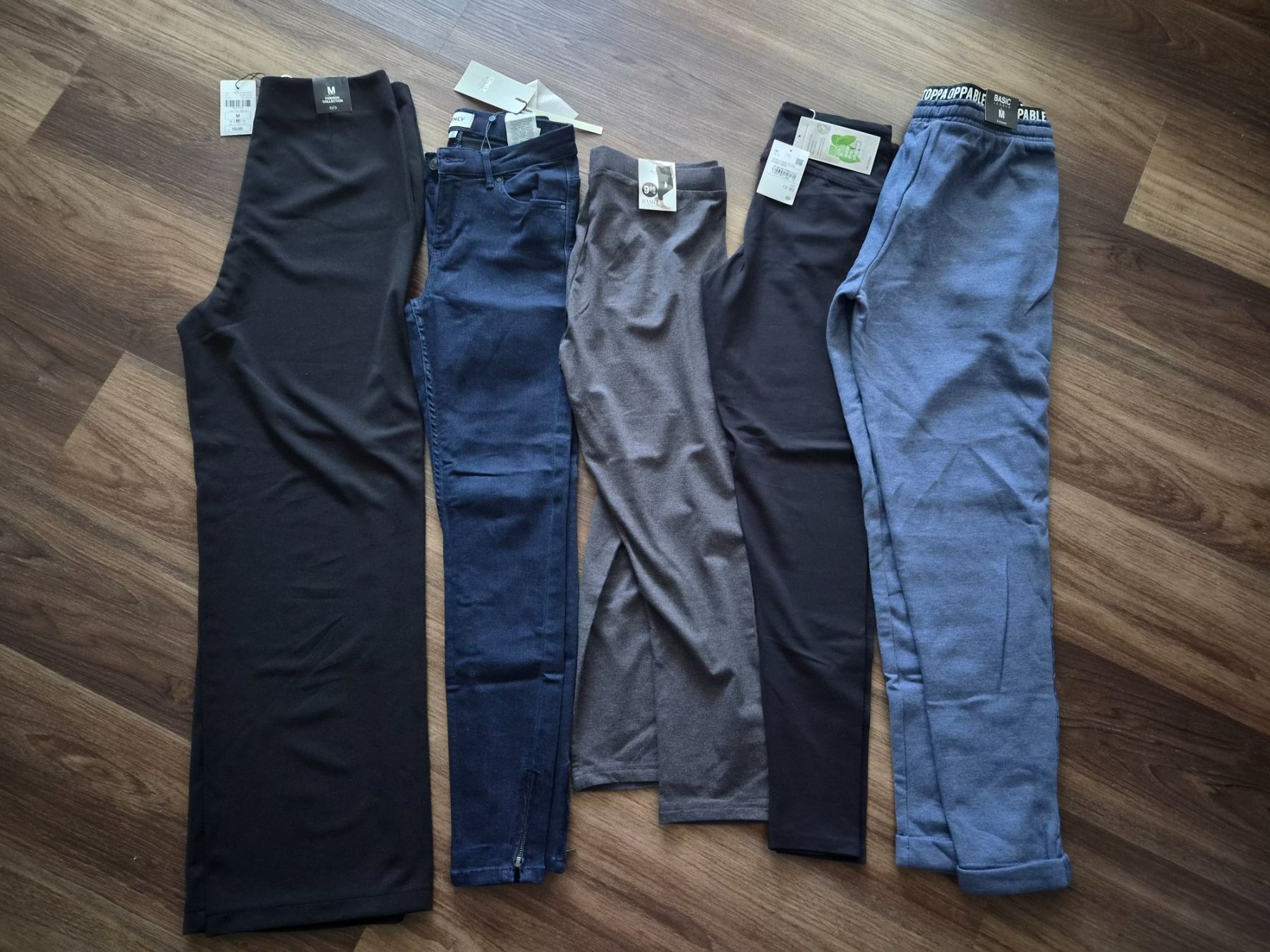 Lotti di vestiti: Hosenpaket Grösse M NEU – Nuovo (secondo la descrizione) da Altishofen venduto da tammy05