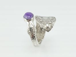Offener Silberring im Jugendstil mit ovalem Sugilith