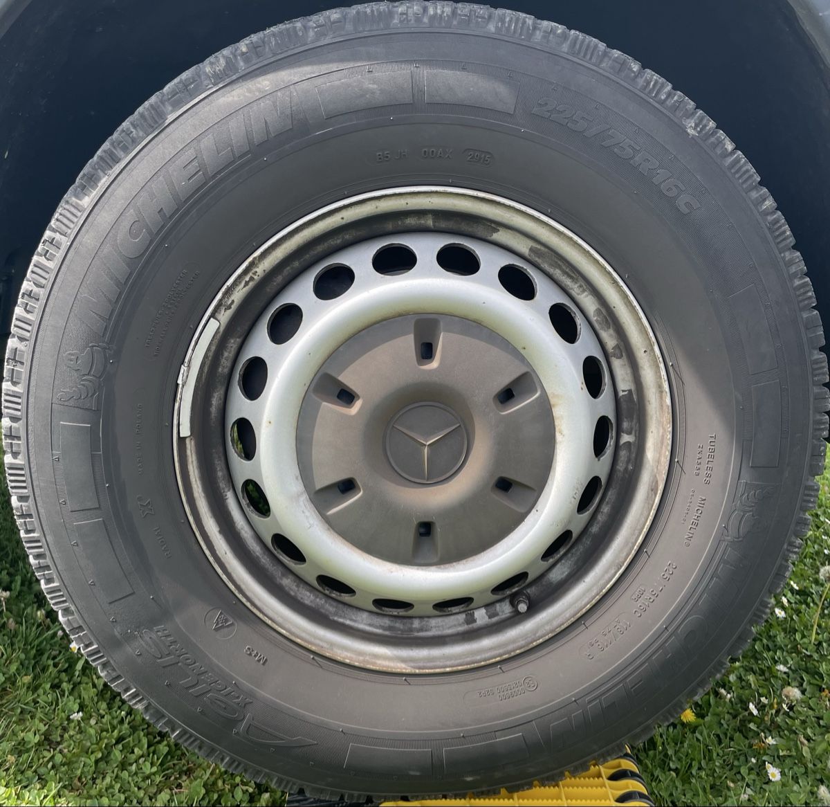 Michelin Pneumatici & Ruote complete: 4 Michelin Agilis 225/75 16 C – Usato da Zürich venduto da balkr