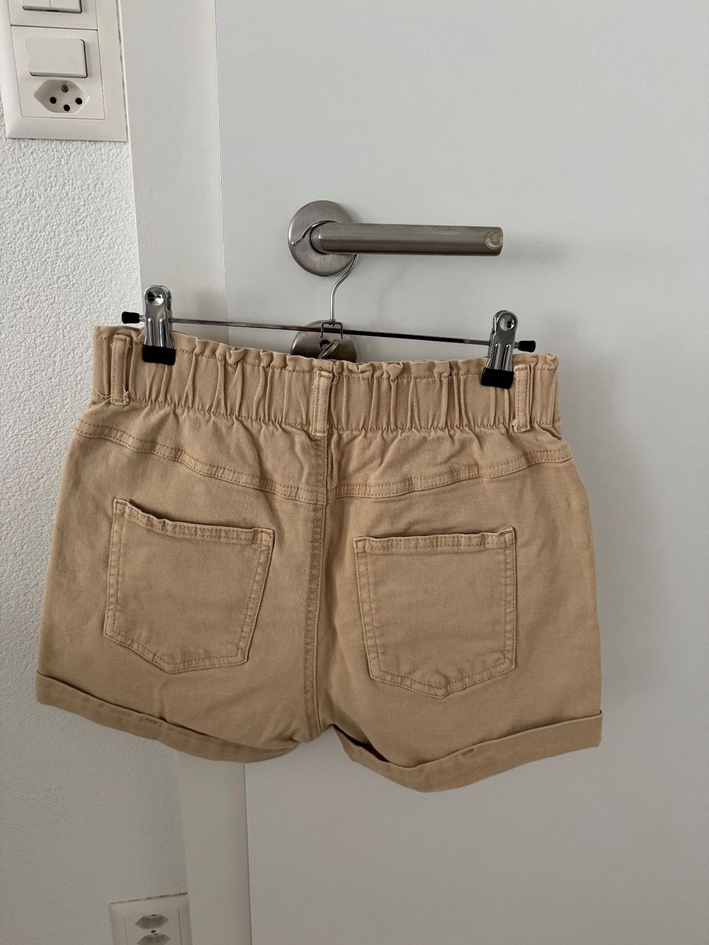 Bershka Hosen: Short beige taille haute élastique Bershka – Neu (gemäss Beschreibung) aus Court von mae_pl7l 1