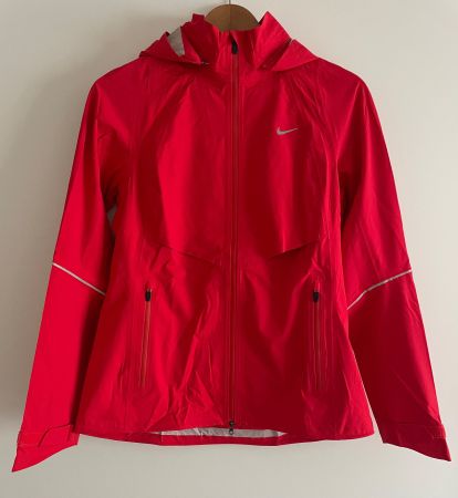 Laufjacke von NIKE  in rot Grösse M