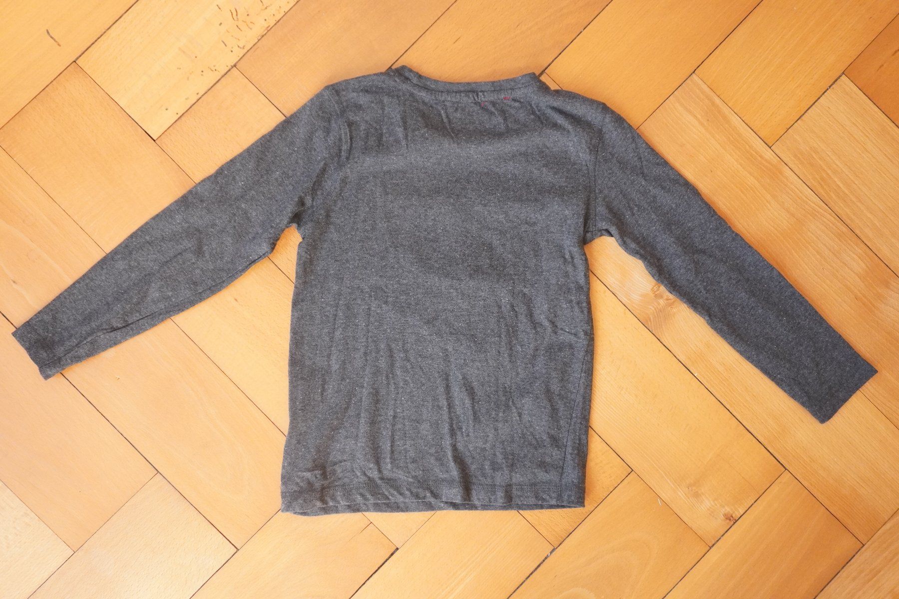 Pullover & Sweatshirts: Star Wars Captain Phasma Kinder Langarmshirt Grösse 122 – Gebraucht aus Thunstetten von blob87 1