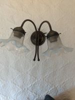 Antike Wandlampe mit zwei Glaslampenschirmen, Top!