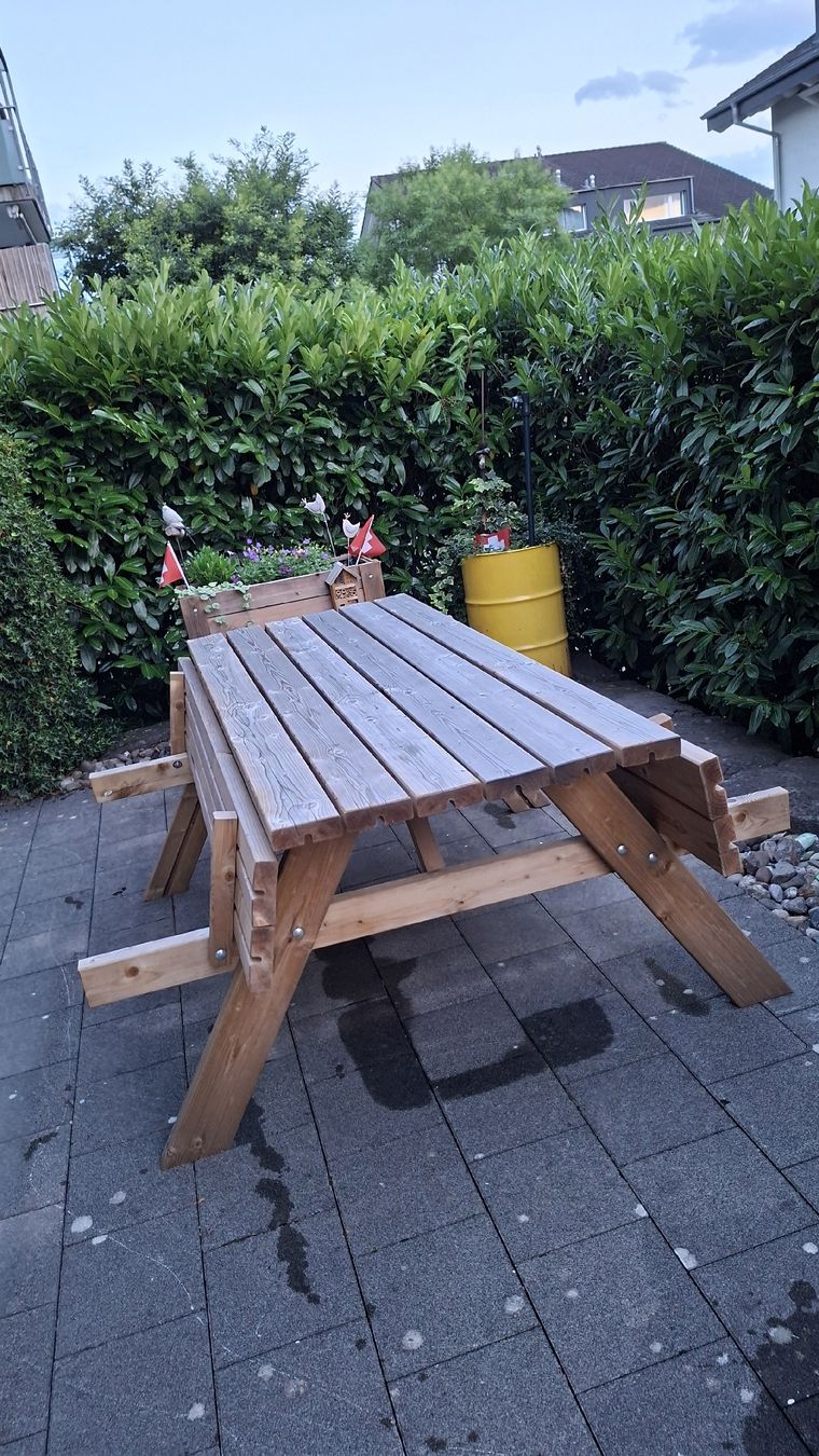 Set de table et chaises: Landi Holzgarnitur, Picknicktisch – D'occasion à Wichtrach par AirReto 1