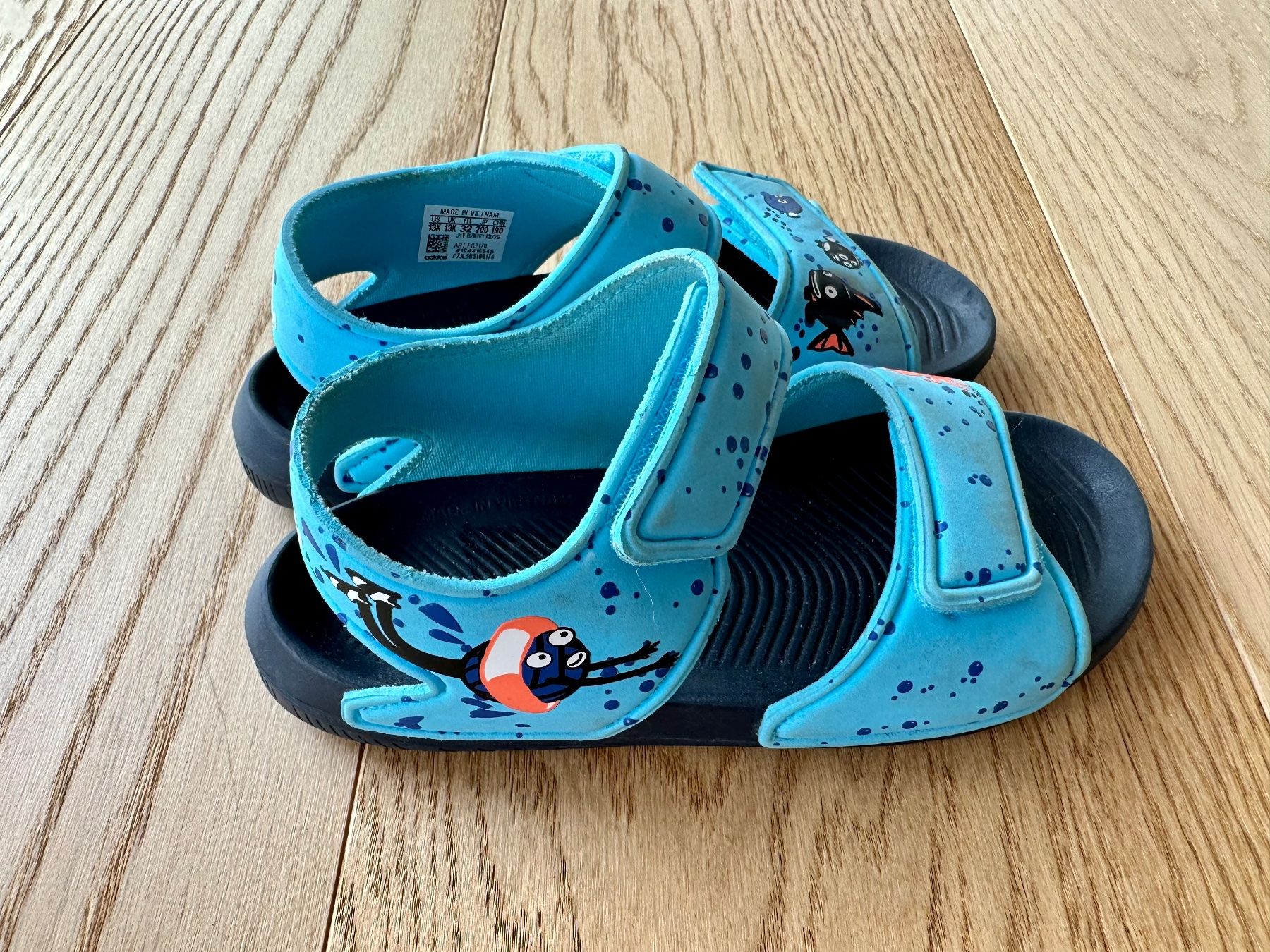 Adidas Scarpe per ragazzi: Neuwetrige Badeschuhe Adidas Gr 32 – Usato da Hergiswil NW venduto da Labello01 1