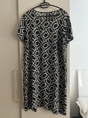 Kleid schwarz weiss Muster kurzarm Grösse M guter Zustand