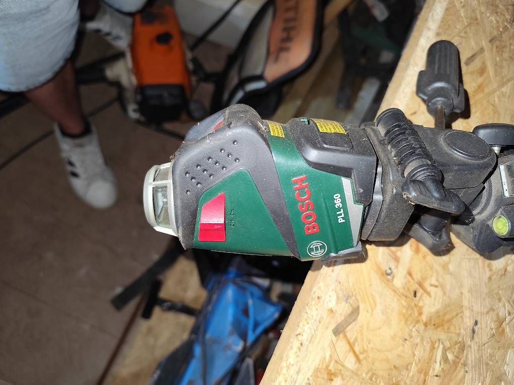 Bosch Alle Werkzeuge: Laser Bosch PLL 360 + treppiede – Gebraucht aus Cugnasco von dio_j52b 1