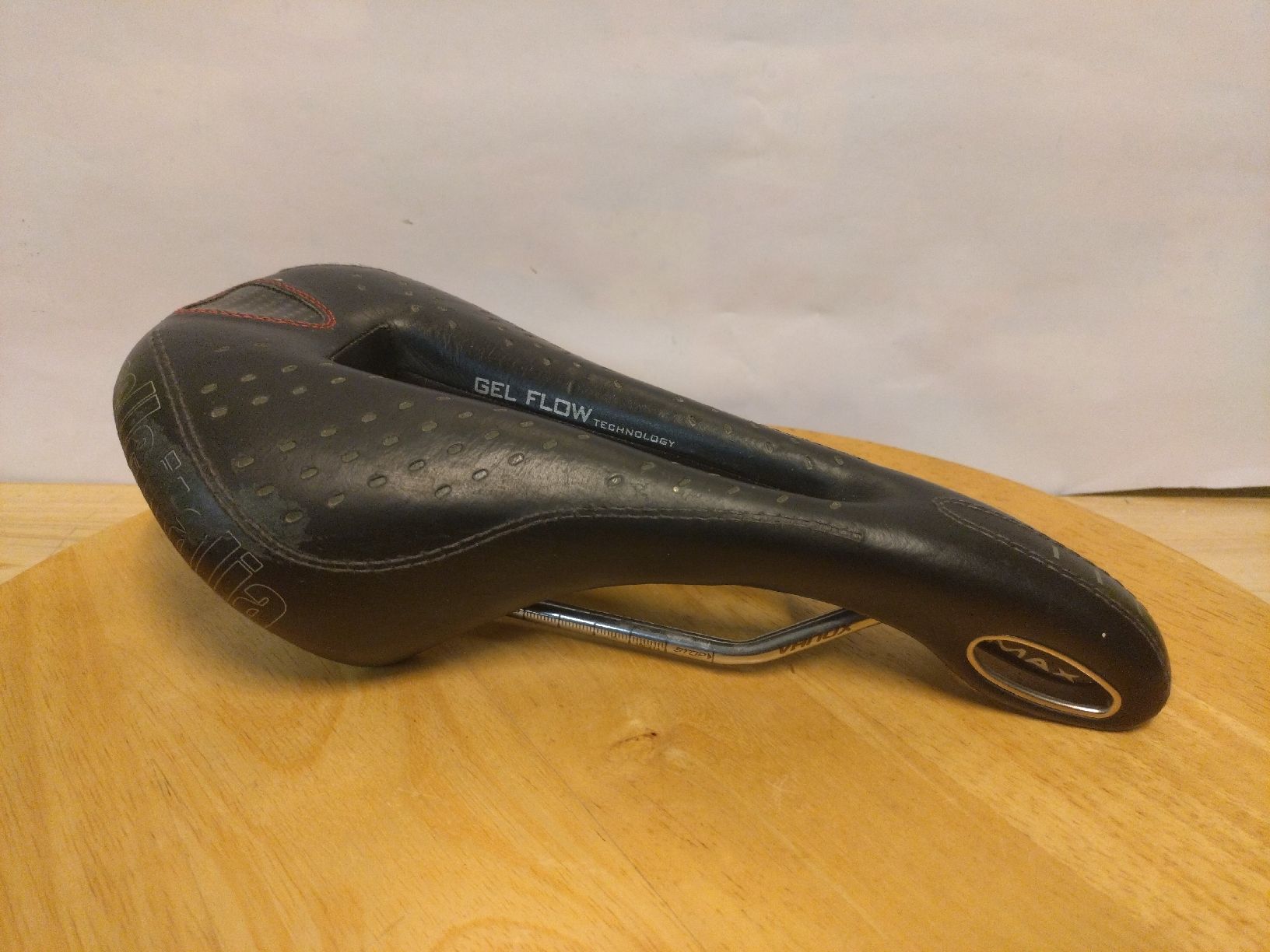 Selle Italia Pezzi di ricambio: Selle Italia Max Gel Flow  – Usato da Farvagny-le-Grand venduto da LaCaverne
