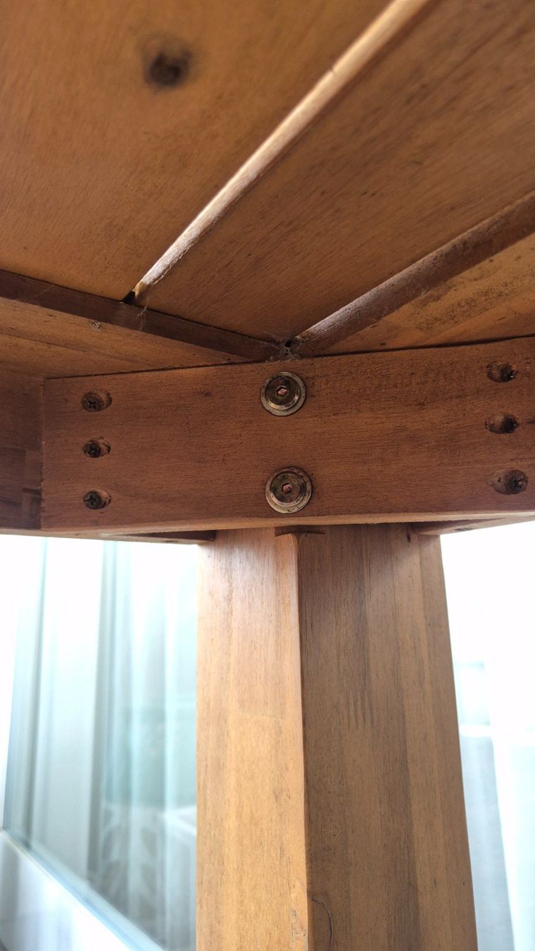 Tavoli: Massiver Holztisch für Garten oder Balkon – Usato da Zug venduto da Bauru 3
