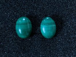 Ohrstecker ovaler Malachit, 10mm x 14mm