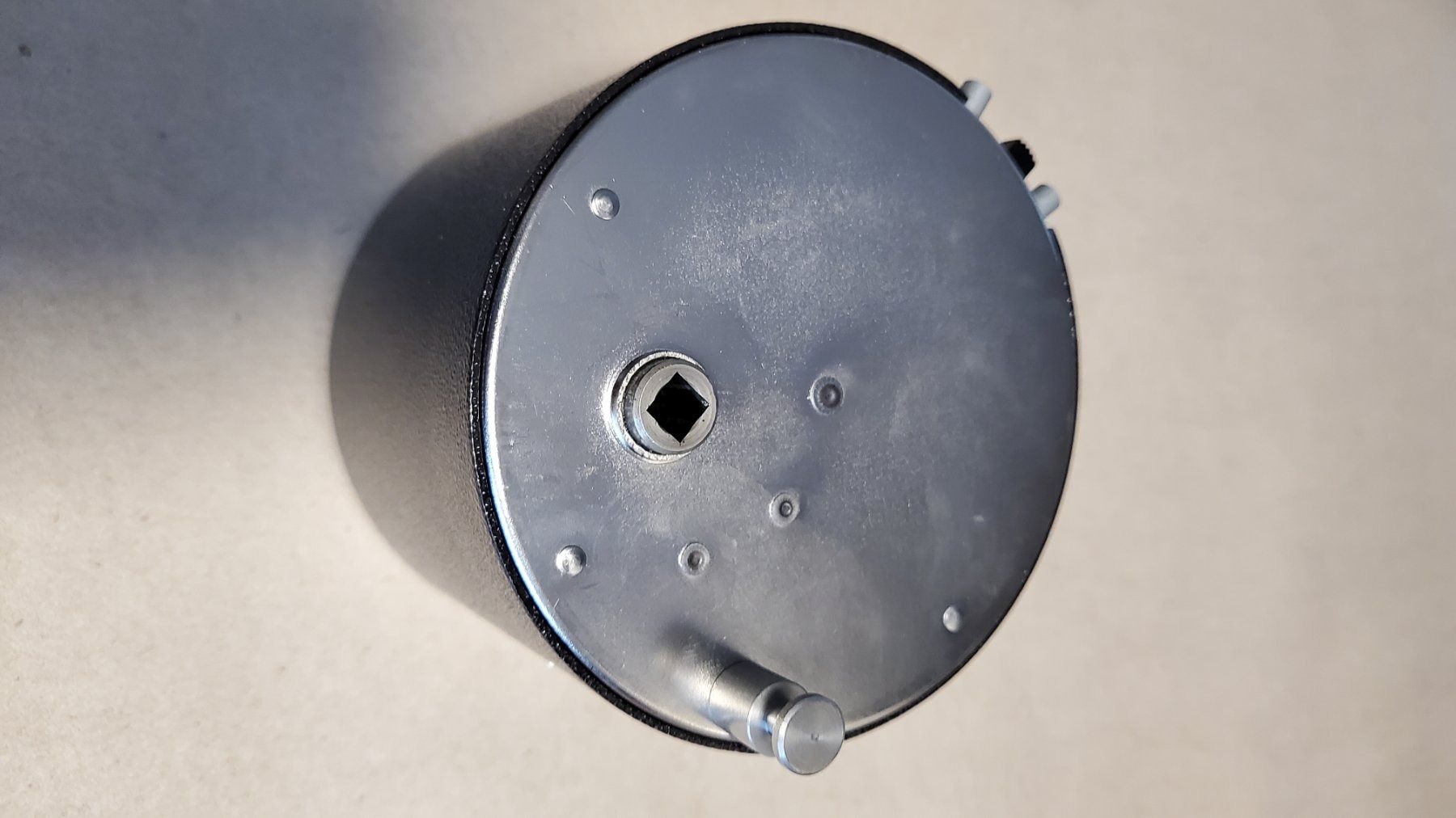 Motori: Grillmotor mit Batterie – Nuovo e nell'imballaggio originale da Einsiedeln venduto da Jaeggi-Gartenfeuer 1