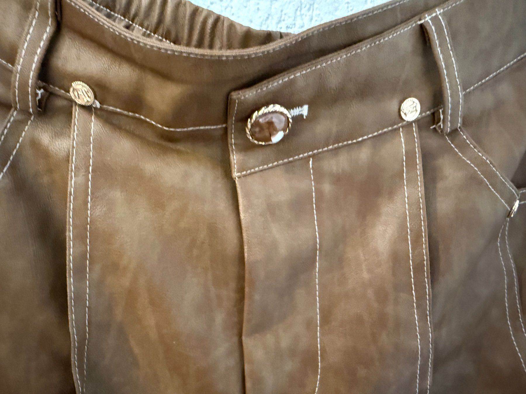 Pantaloni: leather-like shorts – Usato da Russikon venduto da Moc_r7pn 1