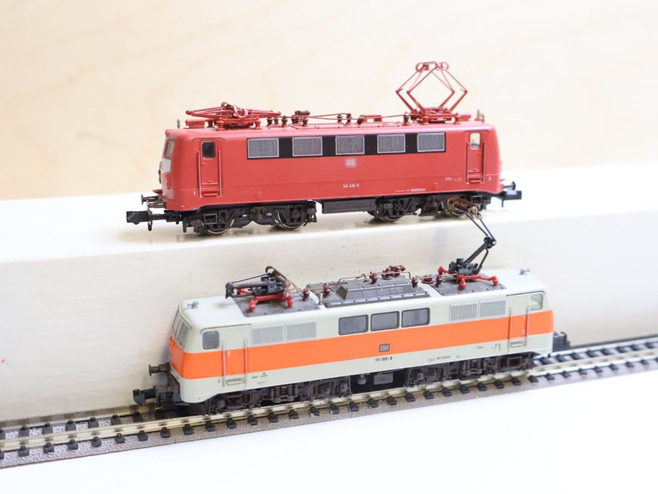 Fleischmann Modellini di ferrovie: Fleischmann 2 x E-Loks BR 141/111 - Spur N – Usato da Winterthur venduto da Monstera