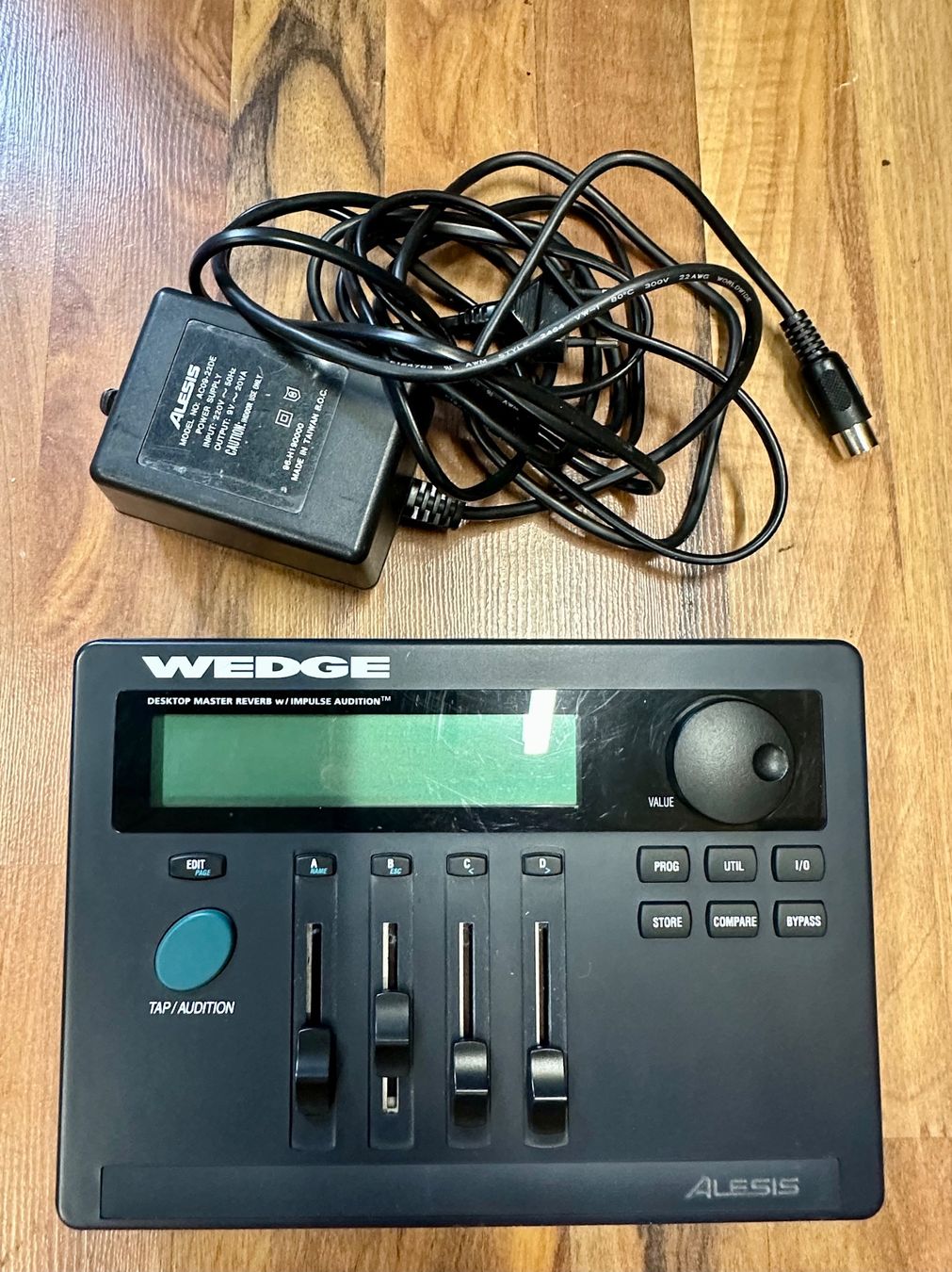 Strumenti musicali: Alesis WEDGE Desktop Reverb und Effektprozessor – Usato da Zug venduto da Keptnace 2
