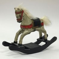 Nostalgisches Schaukelpferd aus Holz, Vintage Deko.