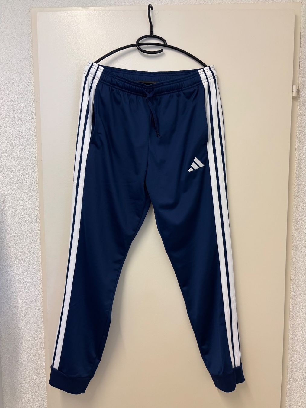 Adidas Hosen: Adidas Trainingshose – Neu (gemäss Beschreibung) aus Zürich von mc__2kll