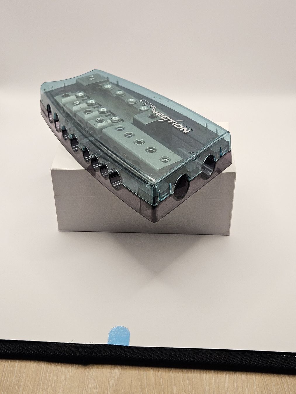 Alimentazione elettrica: Audison Distributore Corrente SFD 41 – Nuovo (secondo la descrizione) da Riazzino venduto da TicinoCarAudio 1