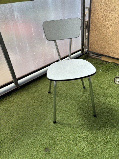 Stühle: 2 Chaises et 1 Tabouret Formica – Gebraucht aus Vevey von jea_fyh5