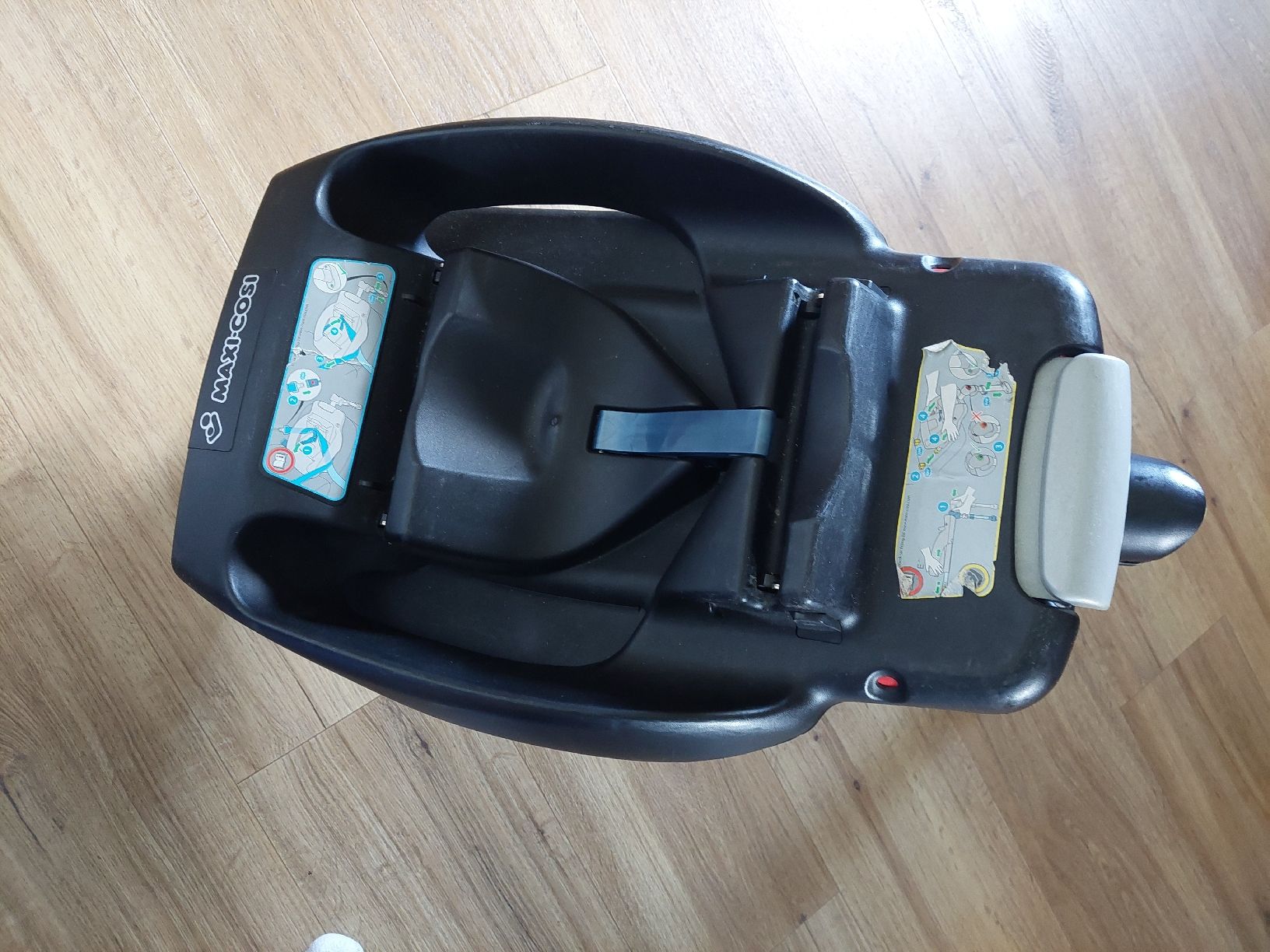 Maxi-Cosi Seggiolini per auto: Isofixstatio Maxi Cosi EasyFix – Usato da Aeschi b. Spiez venduto da Corin1234 2