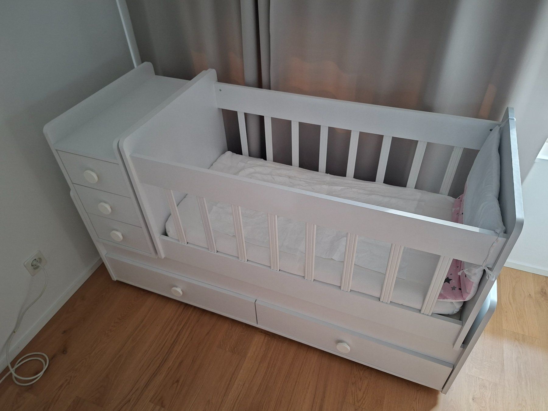 Lits: Babybett mit schubladen – D'occasion à Baar par Janoli88 1